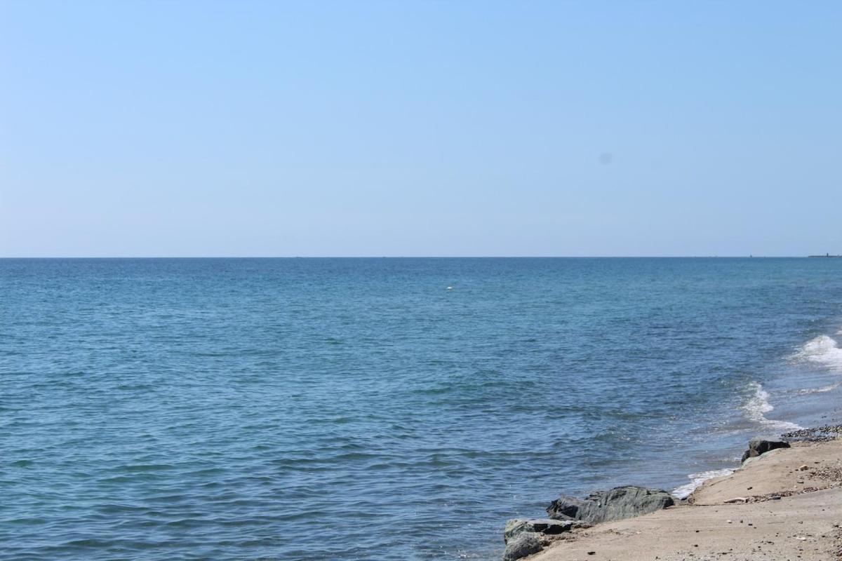 サン・ニコラオ Bord de mer, pieds dans l'eau, vue panoramiqueヴィラ エクステリア 写真